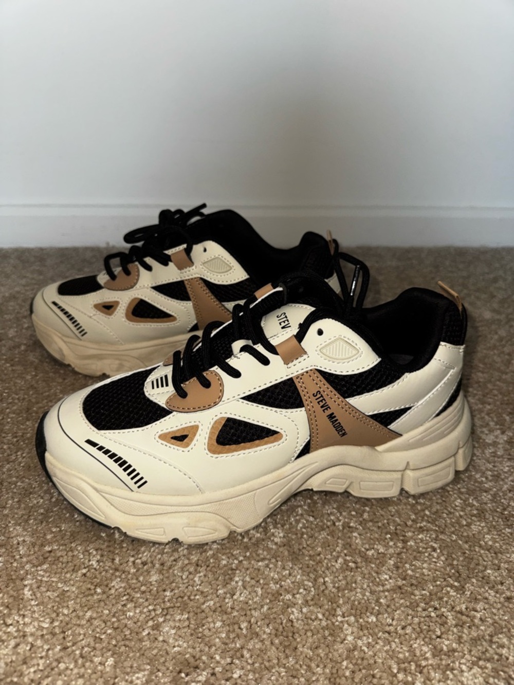 Steve Madden Clydie Cream & Black Chunky Platform Sneakers